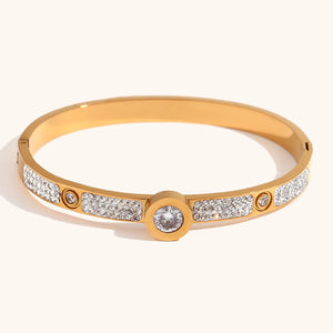 Elly Bangle