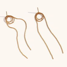 Load image into Gallery viewer, Aere Earrings
