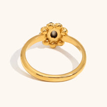 Load image into Gallery viewer, Queen Ring
