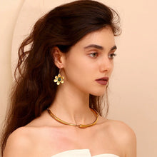 Load image into Gallery viewer, Vert Earring
