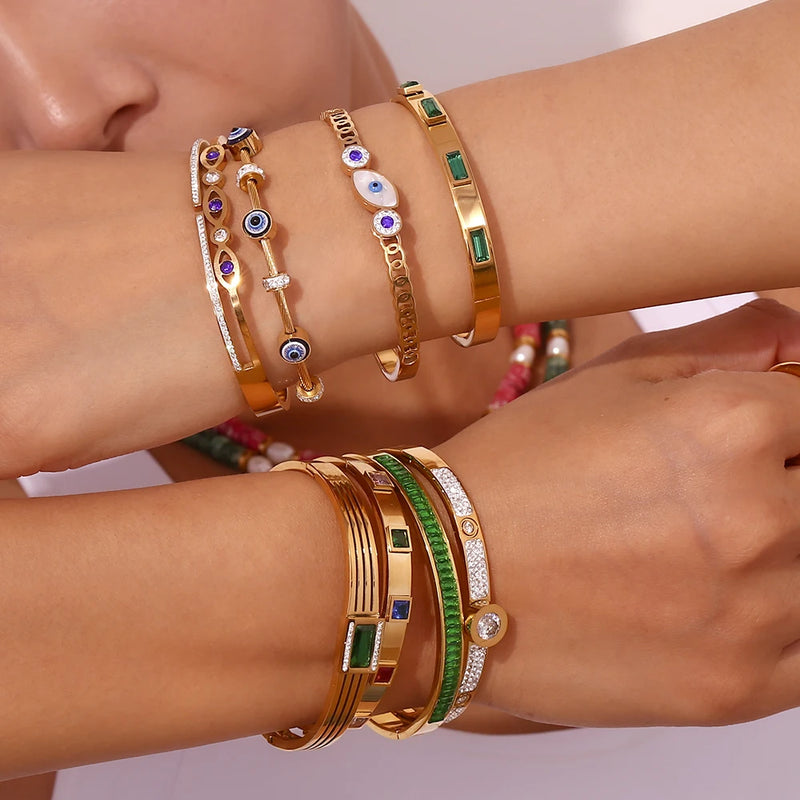 Elly Bangle