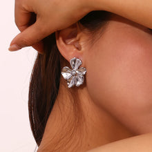 Load image into Gallery viewer, Flower Earrings
